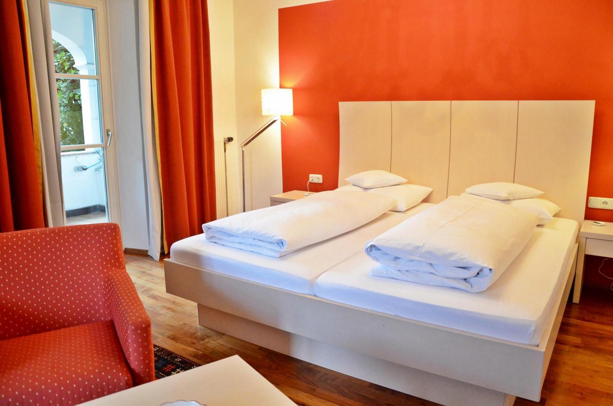 Aktivhotel Foettinger Steinbach am Attersee Room photo